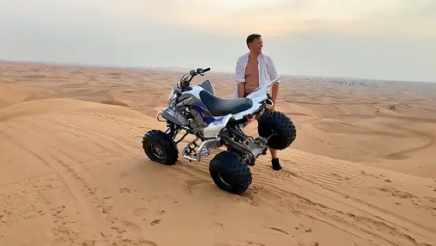 清晨探險之旅：駱駝騎行、四輪摩托車、滑沙、獵鷹之旅