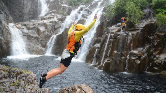Tur Canyoning Behana oleh Cairns Waterfalls