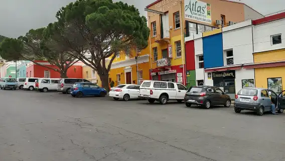 A private Hiking Tour to Lion's Head, Sign Hill, and Bo-kaap