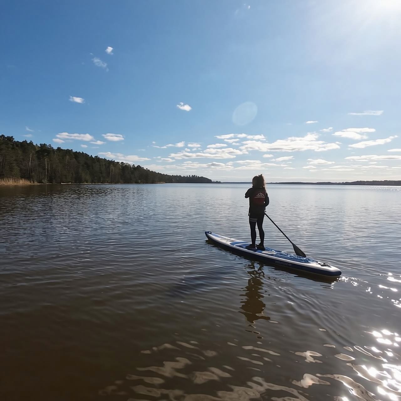 Uppsala: Alquiler de tabla de SUP con chaleco salvavidas y remo