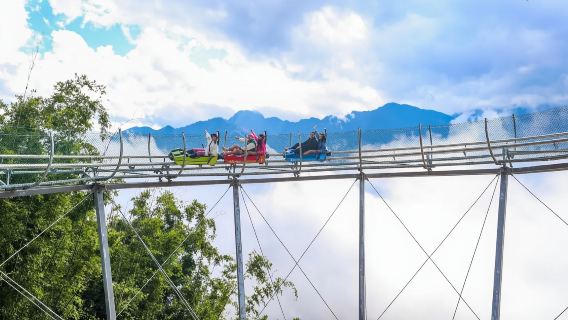 Vietnam Sapa - Pengalaman Menunggang Kereta Luncur Gunung di Kampung Mong