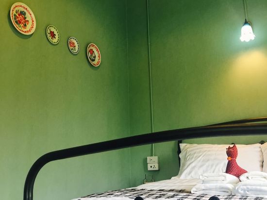 Talardkao Balcony Krabi - Hostel Room Type - KHUN YAI Private Room Shared BATHROOM