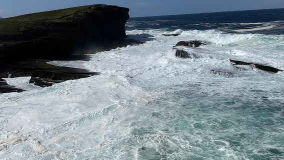 Neolitik Taşlarla Orkney Sahilleri ve Kayalıkları