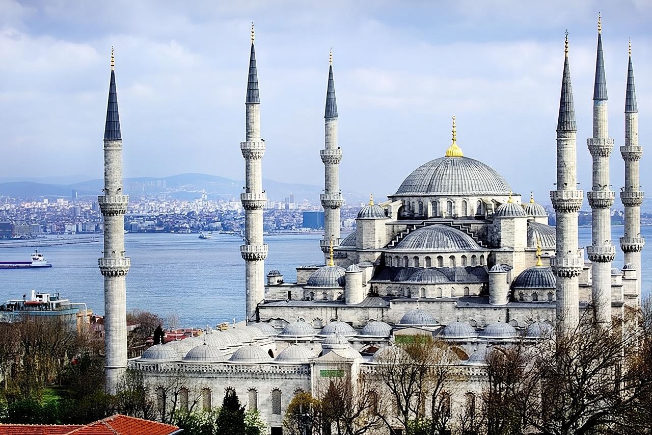 Istanbul Historical Tour with Guide, Lunch and Transfers