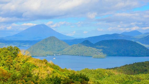 Hokkaido Noboribetsu Hell Valley + Lake Toya + Lake Shikotsu + Showa Shinzan Bear Farm one-day tour