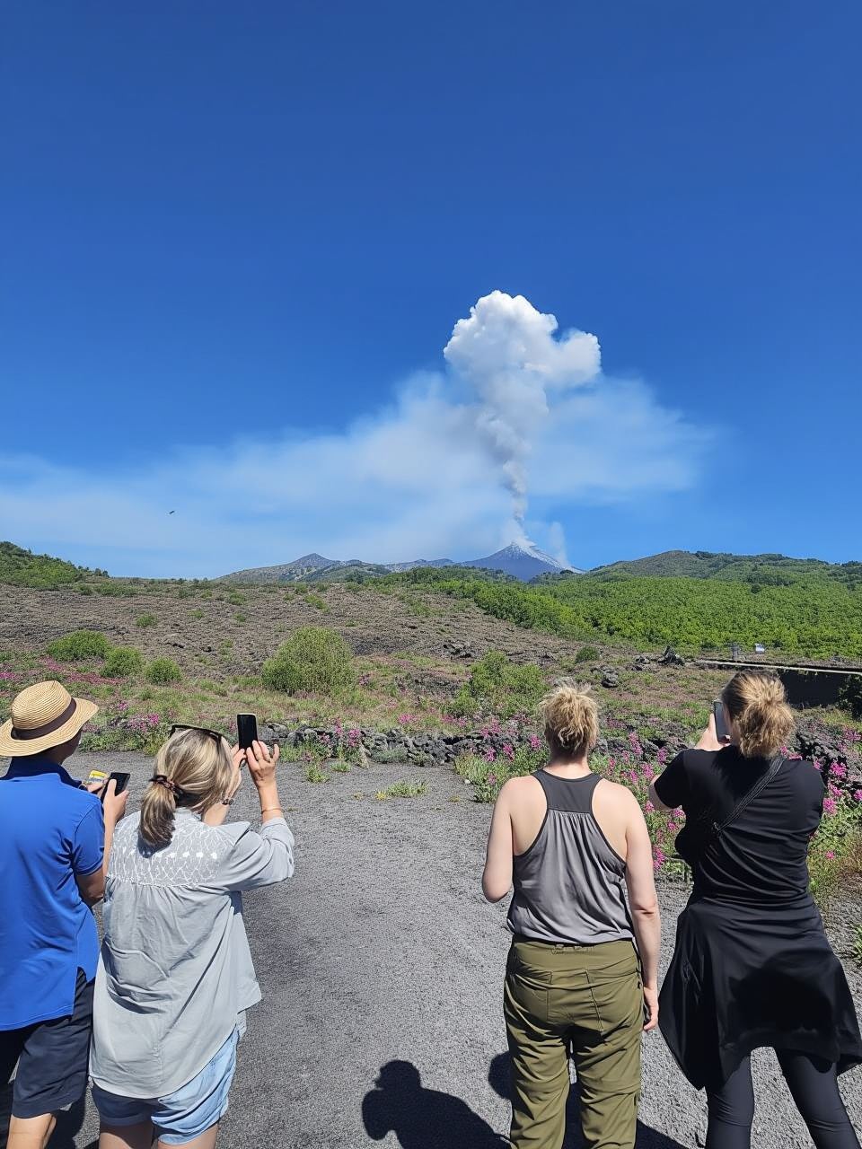 From Syracuse: Mount Etna Guided Morning Hike & Food Tasting