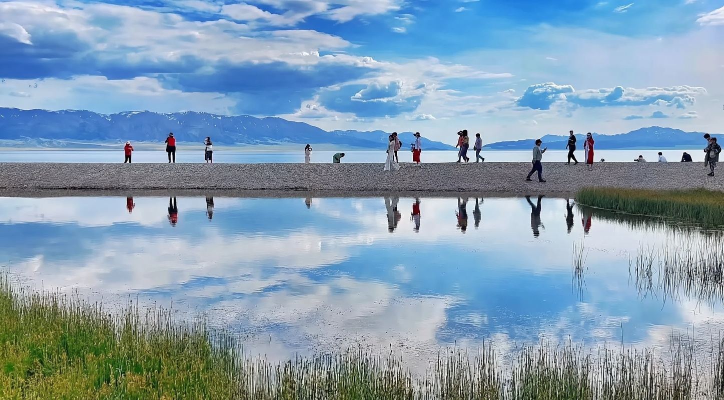 Xinjiang Family Study Tour: Bilingual Guide (Chinese + English) + Local Guide | In-Depth Exploration of Sayram Lake + Guozigou Valley + Xiata Ancient Road | Safe Transportation + Admission Ticket Booking