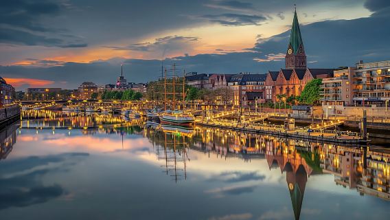 Self guided tour with interactive city game of Bremen