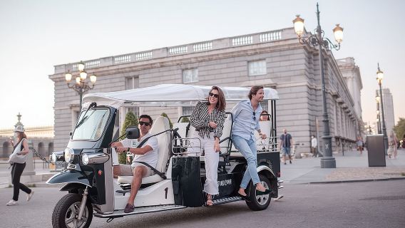 Welcome Tour to Madrid in Eco Tuk Tuk Private