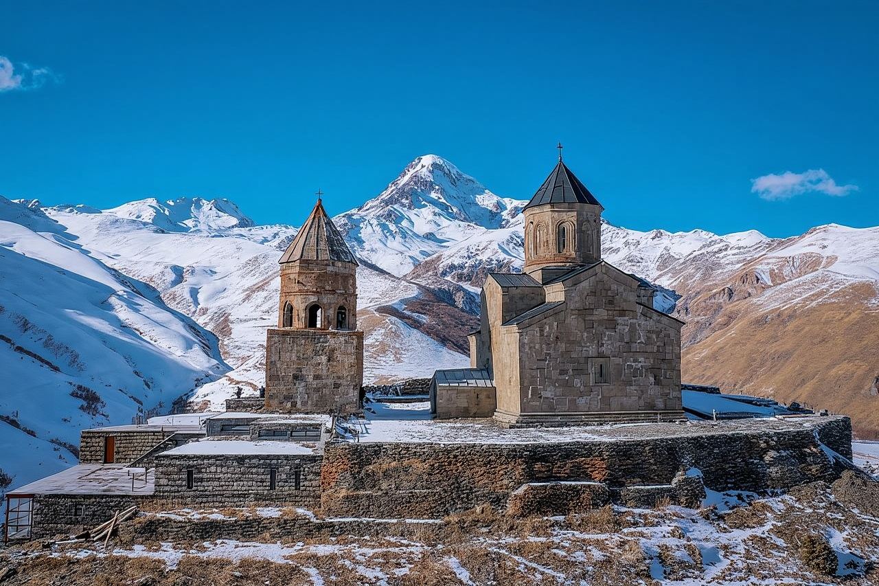 Da Tbilisi: esplora il tour delle montagne del Caucaso Kazbegi