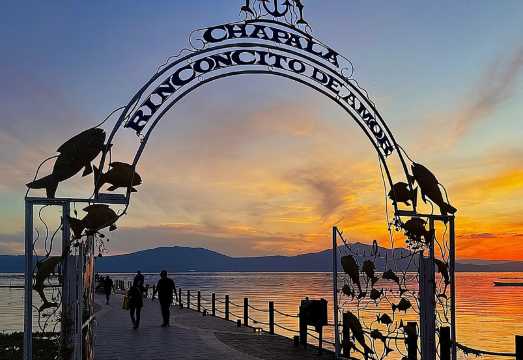 Tour to Lake Chapala, MAGIC TOWN of Ajijic from Guadalajara