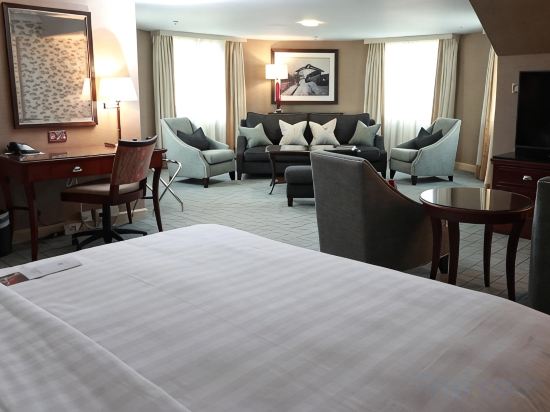 Dalmahoy Hotel & Country Club Room Type - Junior Turret Suite
