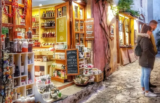 品嚐莫奈姆瓦夏的頂級佳釀：葡萄酒、烈酒、橄欖油、蜂蜜