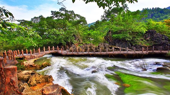 Huangguoshu Waterfall Doupotang Tianxing Bridge Private Guided One-Day Tour from Guiyang