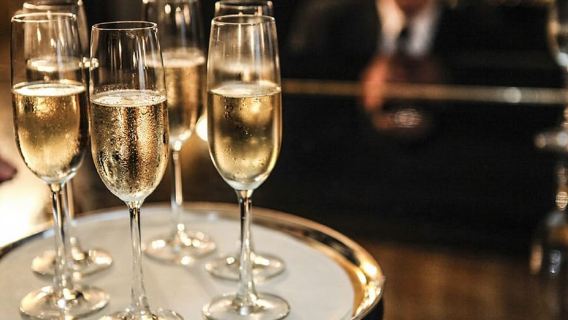 Paris : Spectacle Cabaret Paradis Latin avec Champagne en option