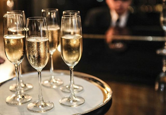 Paris : Spectacle Cabaret Paradis Latin avec Champagne en option