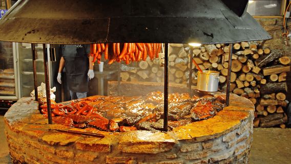 Desde Austin: Hill Country BBQ & Wine Shuttle