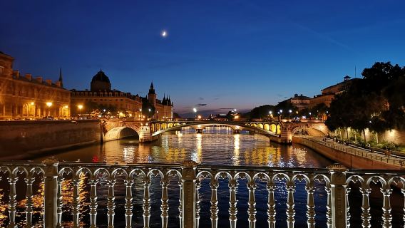Paris: Tur Sepeda Malam Kelompok Kecil dan Pelayaran Perahu