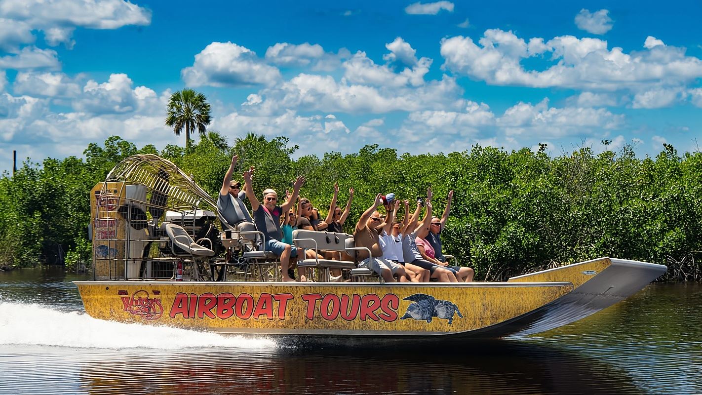 Everglades City: Guided Kayaking Tour and Airboat Ride