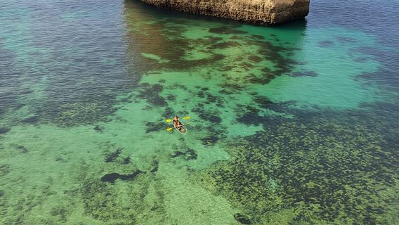 Tour in kayak tra grotte inesplorate + grotta di Benagil