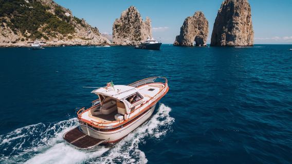 COSTIERA AMALFITANA "Gozzo Sorrentino" Tour in barca Snorkeling e grotte