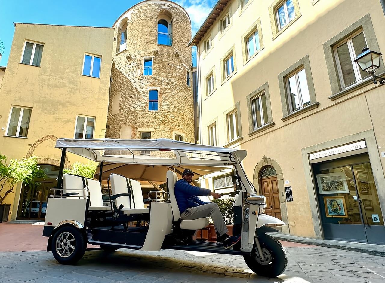 Florence: Electric Tuk-Tuk or Golf Cart City Tour