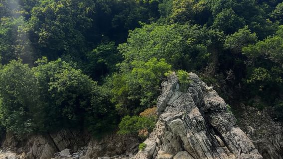 Sarandë Boat Tour with Free Beach Umbrella Access