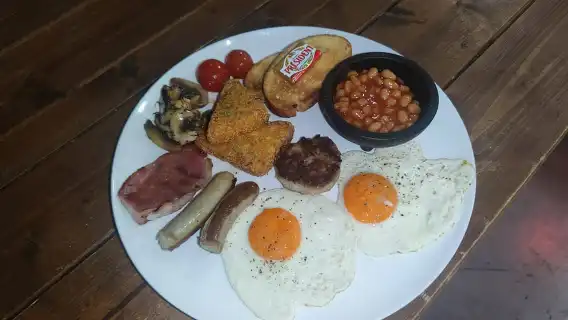 Budapest: 4-hour Bottomless Brunch w/ Cocktails & Craft Beer