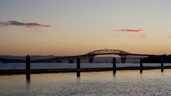 โอ๊คแลนด์: ทัวร์ชมเมืองสองชั้นพร้อมชิมไวน์และอาหาร