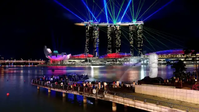 Signature Night Tour: Walk Through Marina with Food Tastings