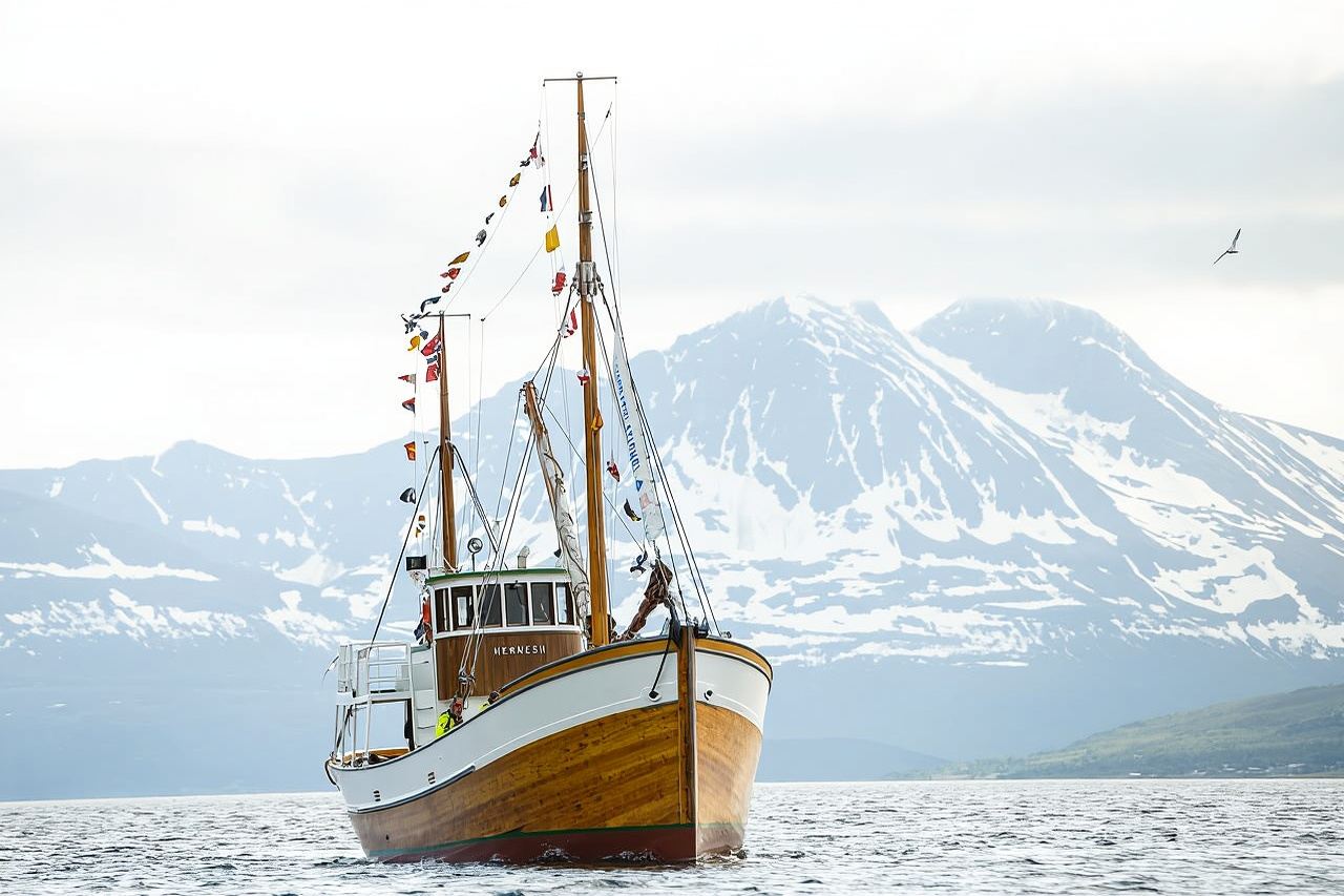 Tromsø: Fjord History Cruise with Snack and Drinks