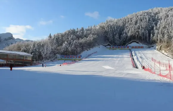 合肥出發安慶岳西大別山滑雪樂園一日遊【含3小時滑雪+車費】