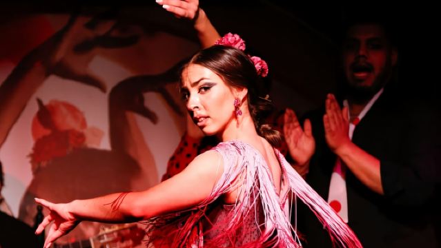 Barcelona: Espectáculo de flamenco con opción de bebida en La Rambla