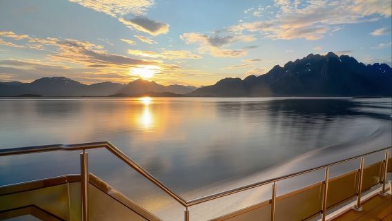 Tromsø: Summer Arctic Light Cruise with a Guide