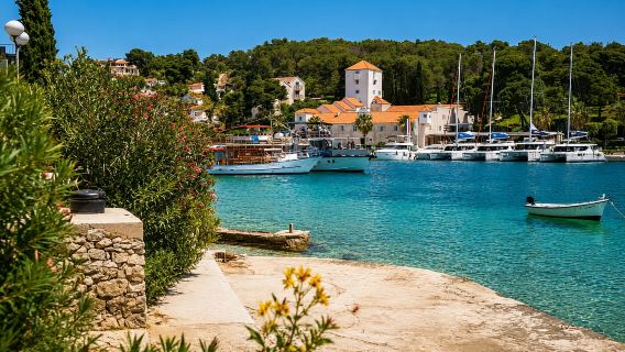 Σπλιτ: Γαλάζια Λιμνοθάλασσα & Περιπλάνηση σε 3 Νησιά με Γεύμα και Ποτά