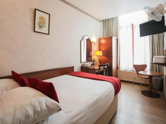 Atlanta Hotel Room Type - Double Small (Private Bathroom)