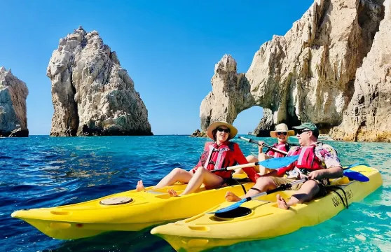乘坐玻璃底皮划艇遊覽洛斯卡沃斯拱門和愛之海灘