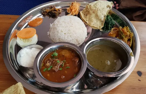 在加德滿都泰米爾區上半天烹飪課