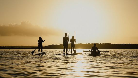 Tour in Stand Up Paddleboard all'alba a Bacalar con colazione e foto