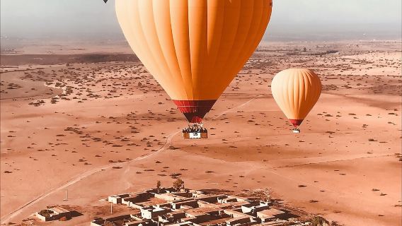 Paseo en globo aerostático al amanecer en las montañas del Atlas desde Marrakech