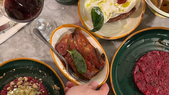 Tour gastronómico por el centro de Milán: más de 7 degustaciones italianas con risotto y vino.