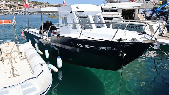 Boat Tour and Snorkelling Around the Cyclopean Islands