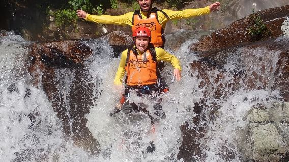 Excursión de barranquismo en Behana junto a las cataratas Cairns