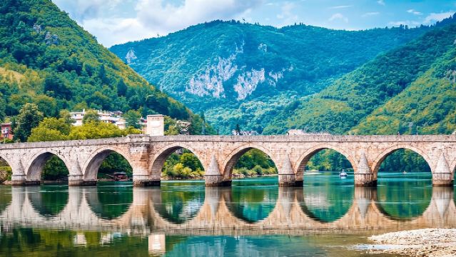 Sarajevo to Belgrade: Transfer With East Bosnia Tour