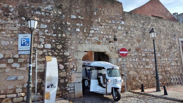 Tour por la ciudad de Faro en tuk tuks eléctricos