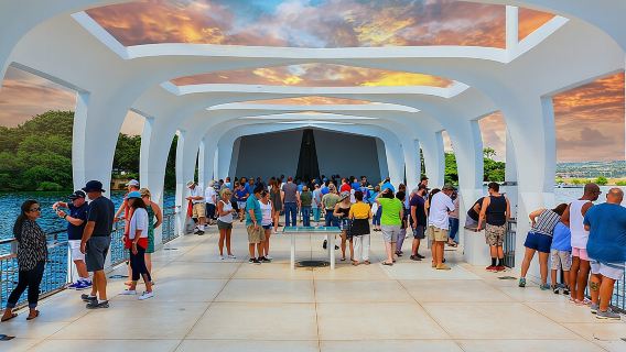 Tribute to Pearl Harbor Arizona Memorial and Honolulu City Tour