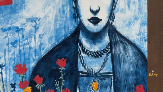 Borgo Parrini im Gaudí-Stil: Rundgang + optionale Verkostung, 2 Stunden, kleine Gruppe