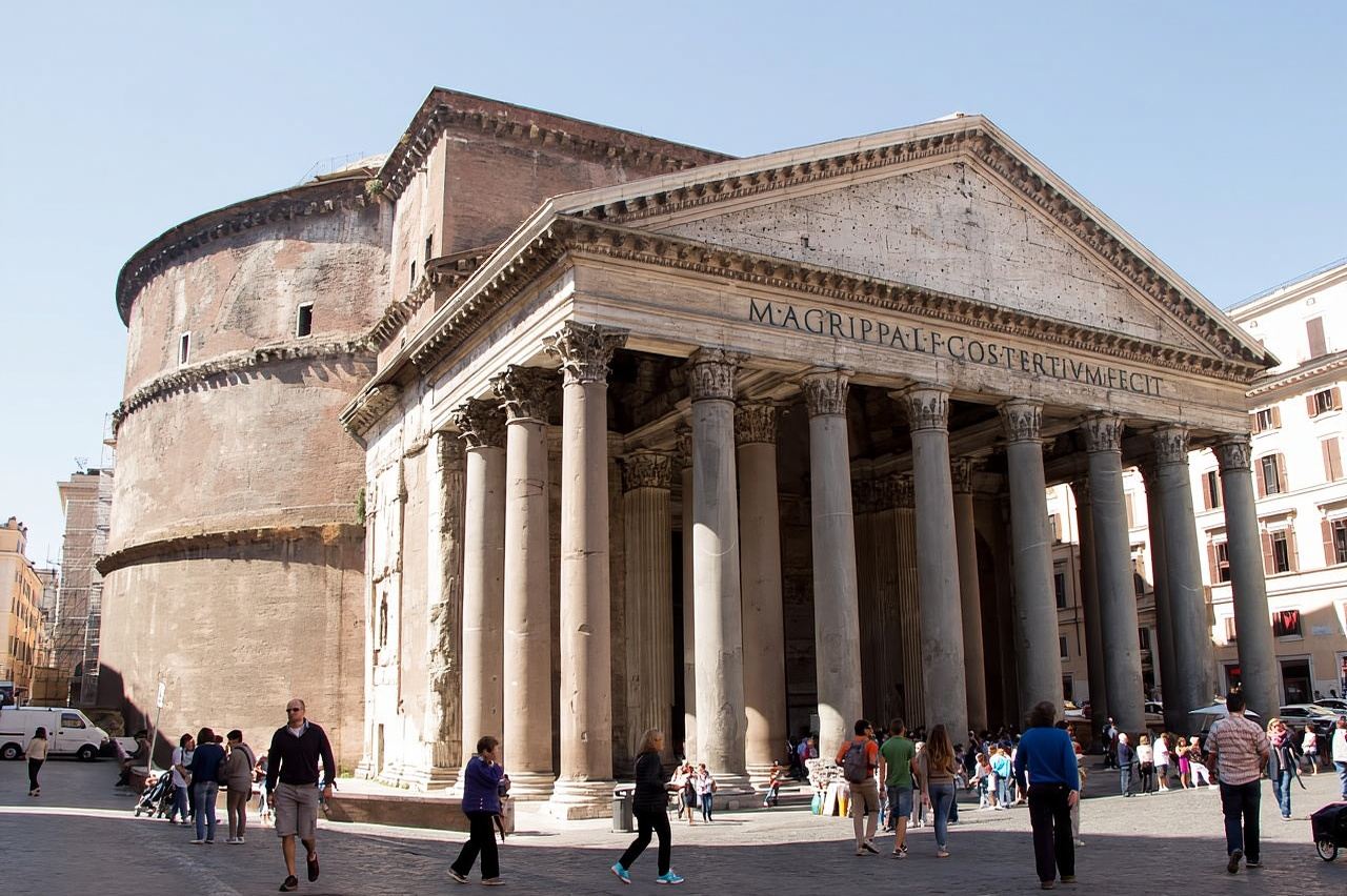 Rome Walking Tour: Ancient Ruins to Modern Fashion District