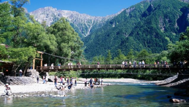 'Reserved Seats Only! Round-trip on JR Limited Express Azusa for a Traffic Jam-Free Day Trip to Kamikōchi with 4 Hours to Explore' [Departing from Shinjuku Station] <Mini Hiking>