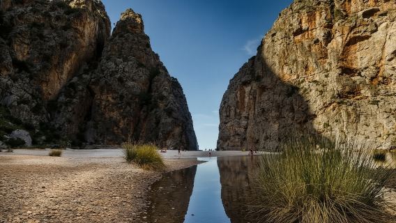 Mallorca: Island Tour with Boat, Train, and Hotel Transfer